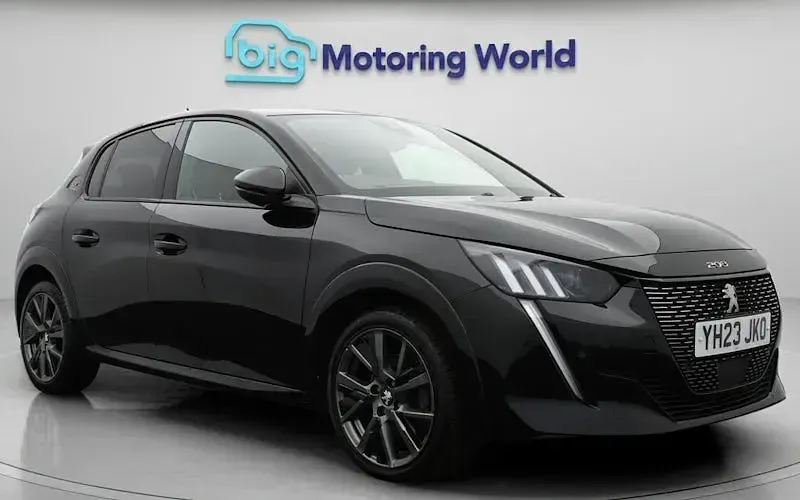 Second-hand Peugeot 208 GT 131 CP (96 kW) 2023 Hatchback