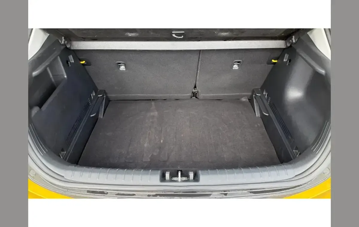 Used Kia Stonic 99 HP (72 kW) 2023 Yellow SUV