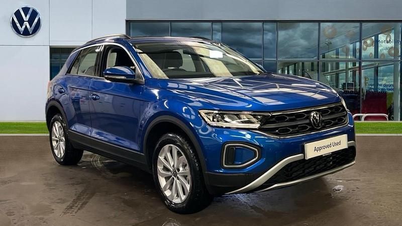Ravenna blue metallic New 2025 VW T-Roc Life SUV | £25,731 (Good price) - Image 1/4