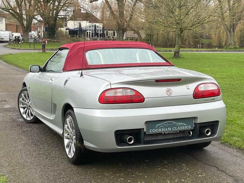 Usado MG TF 135 HP (99 kW) 2004 Prateado Cabrios