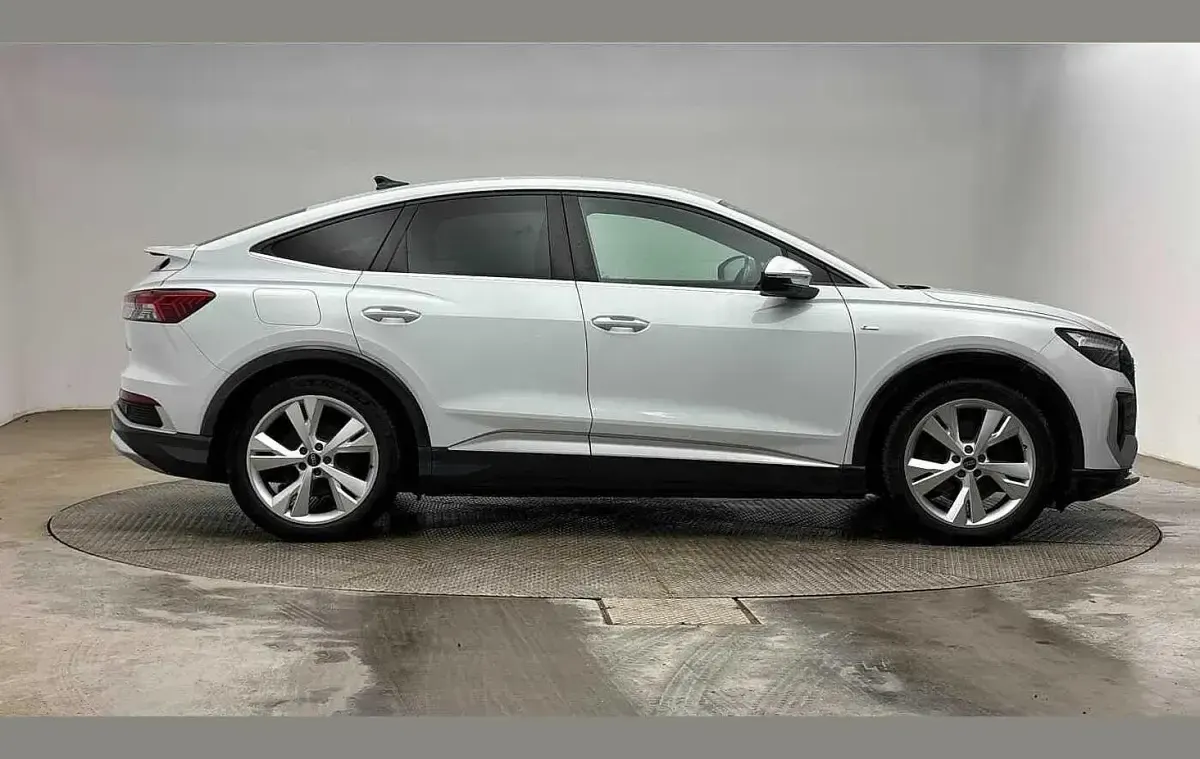 Used Audi Q4 e-tron S-Line 150 kW (204 HP) 2022 White SUV