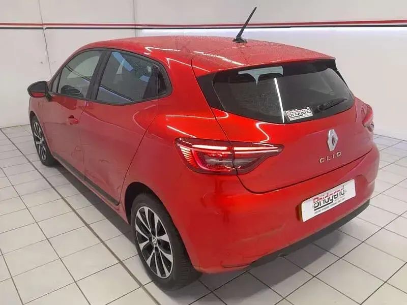 Used Renault Clio V Evolution 90 HP (66 kW) 2023 Red Hatchback