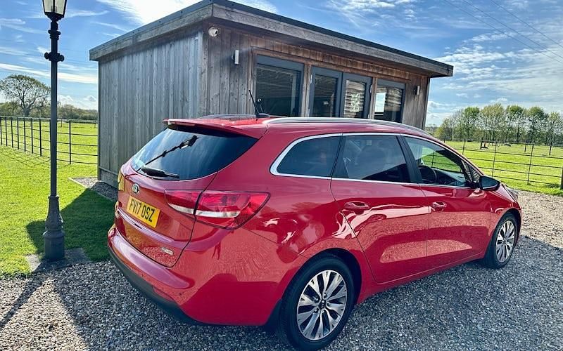 Used Kia Ceed Sportswagon 120 HP (88 kW) 2016 Red Estate