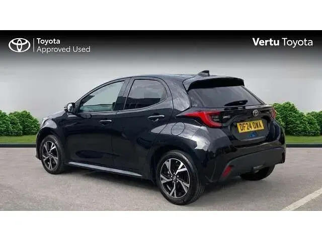 Used Toyota Yaris Hybrid Design 113 HP (83 kW) 2024 Black Hatchback