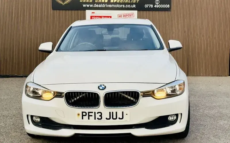 Used BMW 318 Performance 143 HP (105 kW) 2013 White Sedan