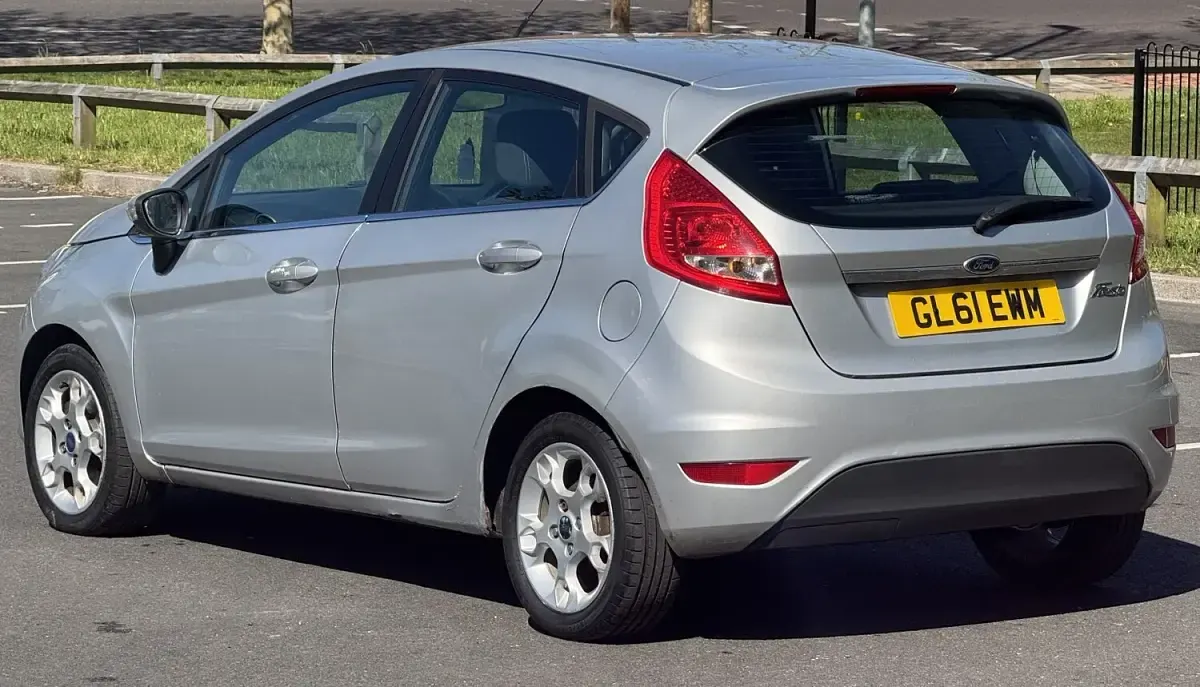 Używany Ford Fiesta Zetec 94 KM (69 kW) 2011 Srebrny Hatchback