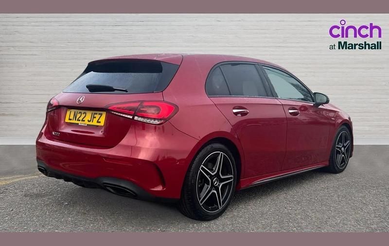 Usado Mercedes A200 AMG Line Premium Plus 161 HP (118 kW) 2022 Vermelho Citadino