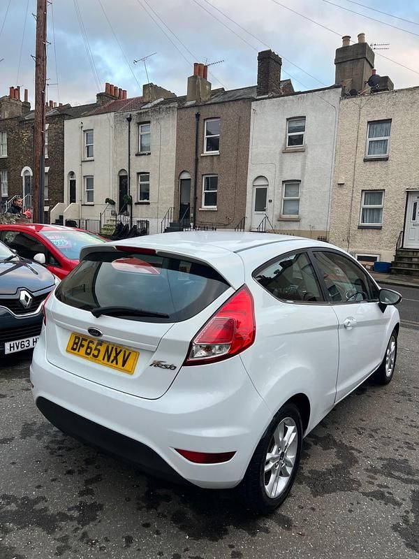 Used Ford Fiesta Zetec 82 HP (60 kW) 2015 White Hatchback