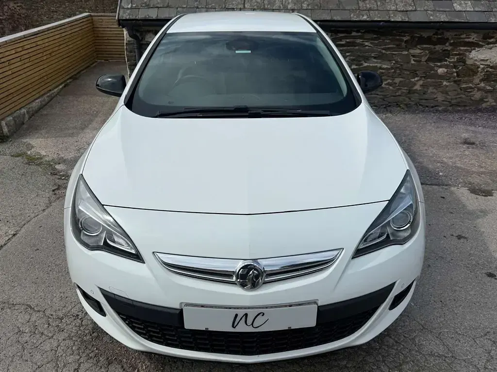 Used Vauxhall Astra GTC SRi 2014 White Coupe