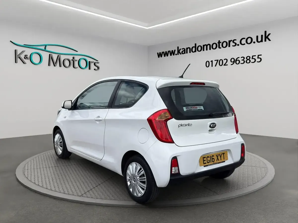 Used Kia Picanto 66 HP (48 kW) 2016 White Hatchback