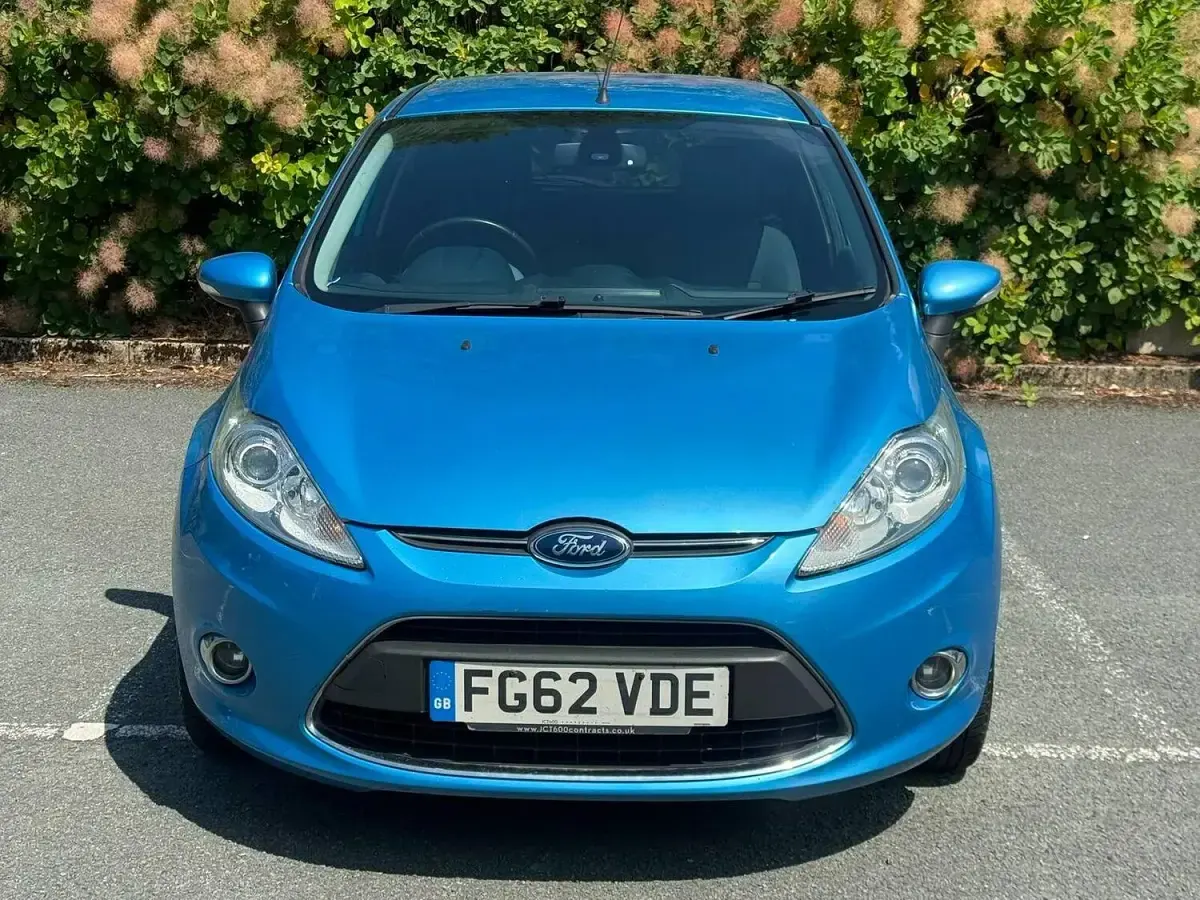 Used Ford Fiesta Titanium 95 HP (69 kW) 2012 Blue Hatchback