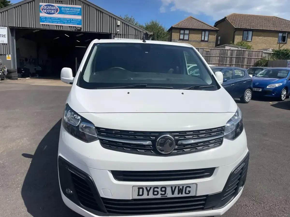 Used Vauxhall Vivaro Sportive 100 HP (73 kW) 2019 White MPV