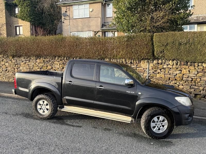 Used Toyota HiLux 2010 Black Pickup