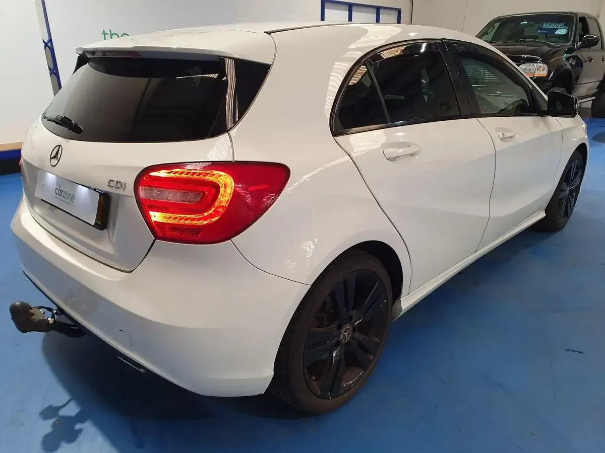 Used Mercedes A180 109 HP (80 kW) 2014 White Hatchback