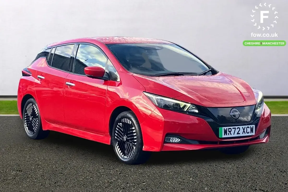 Begagnad Nissan Leaf 360º 110 kW (150 HK) 2022 Röd Halvkombi