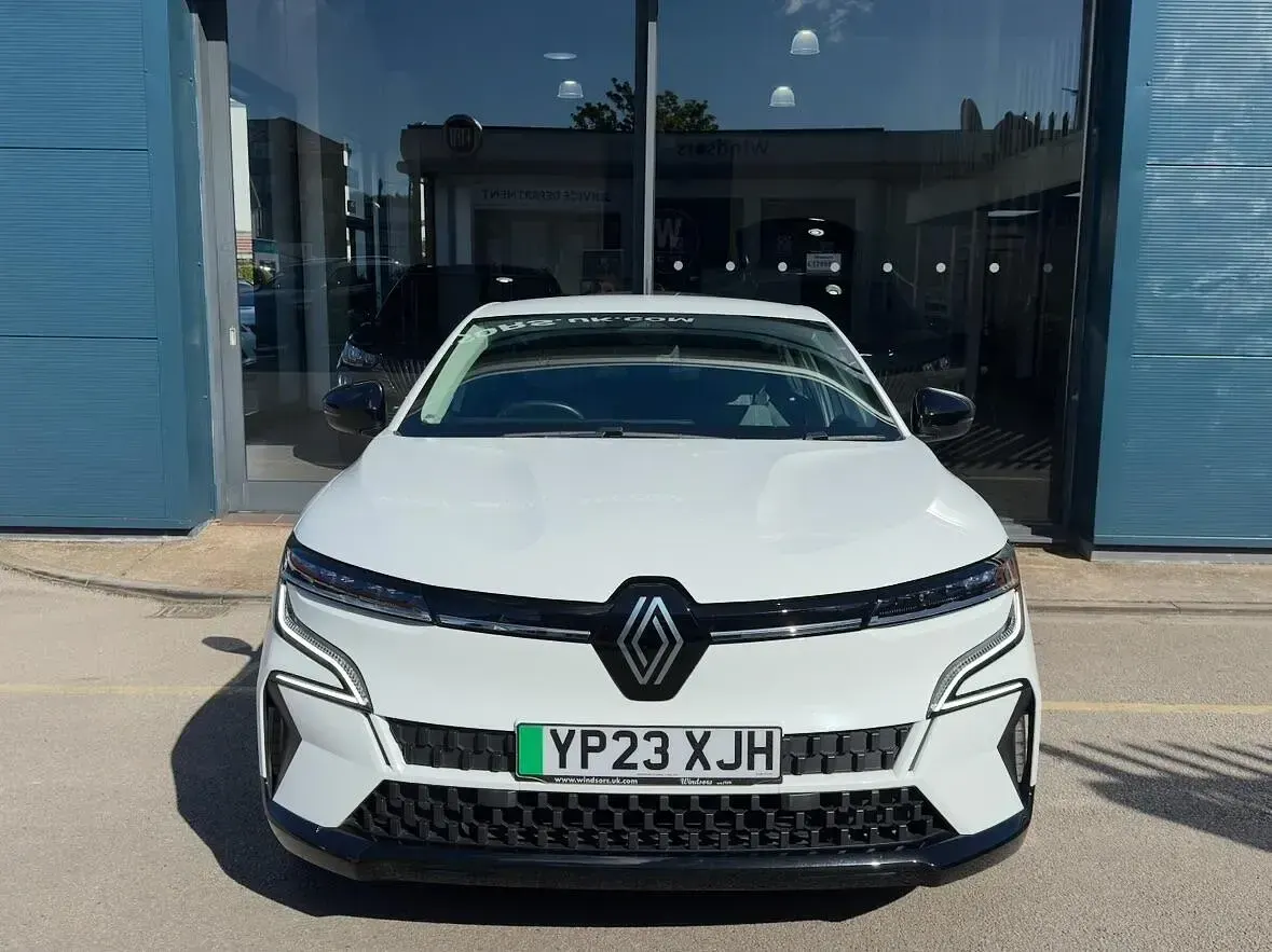 Used Renault Megane E-Tech Equilibre 160 kW (218 HP) 2023 White Hatchback