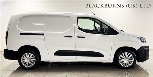 White Used 2020 Peugeot Partner MPV | £9,954 (Fair price) - Image 1/1