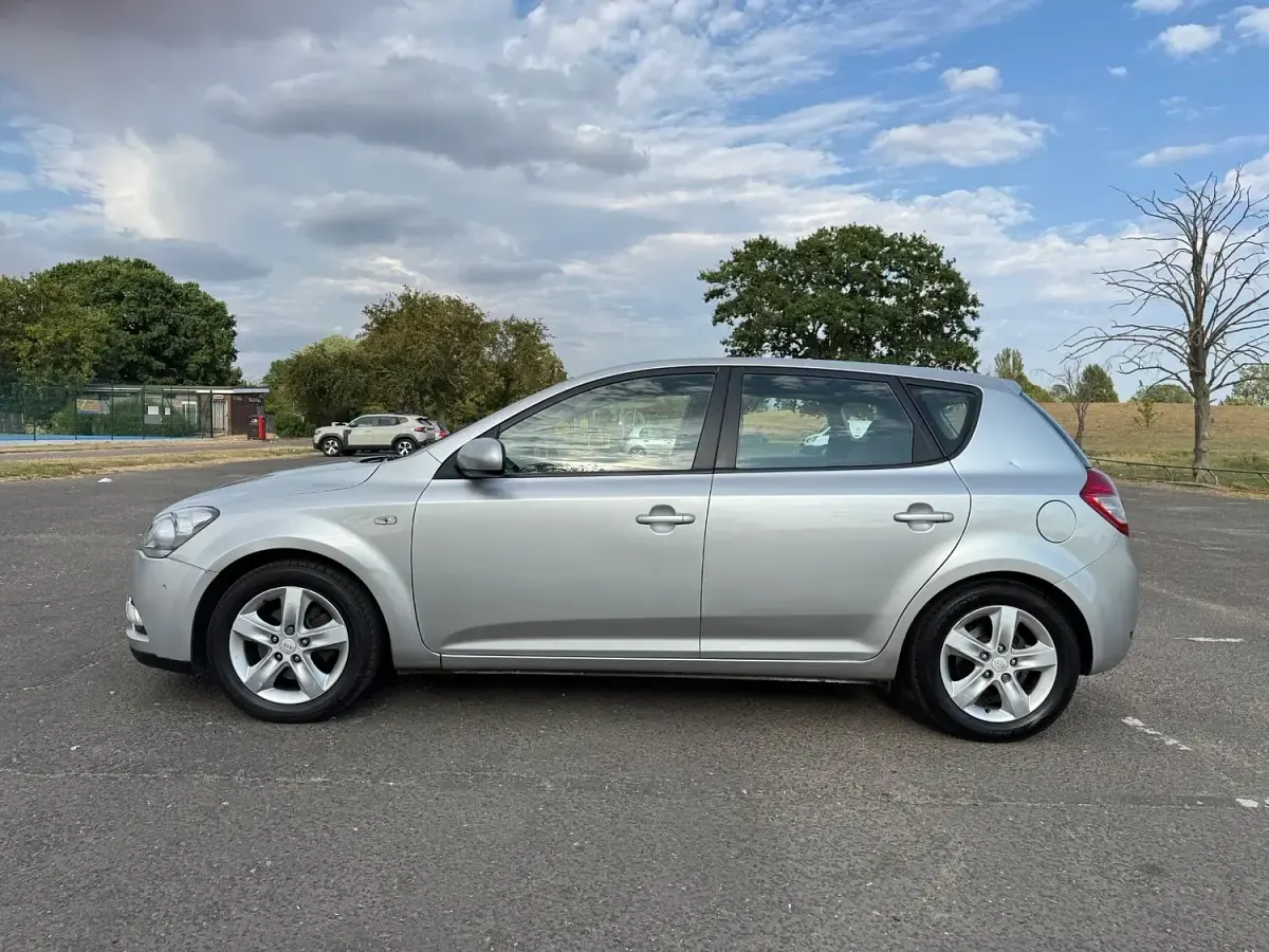 Used Kia Ceed 2012 Silver Hatchback