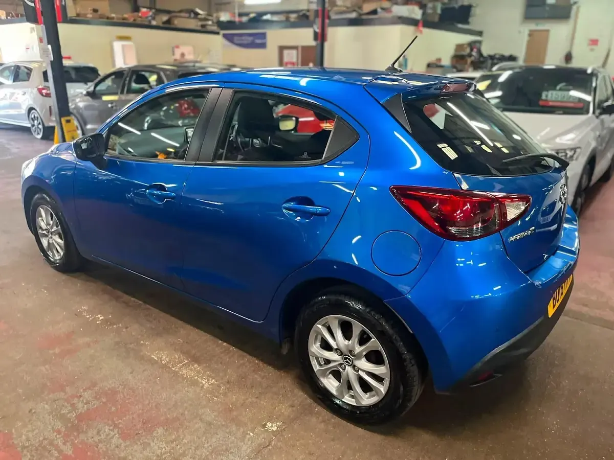 Used Mazda 2 90 HP (66 kW) 2016 Blue Hatchback