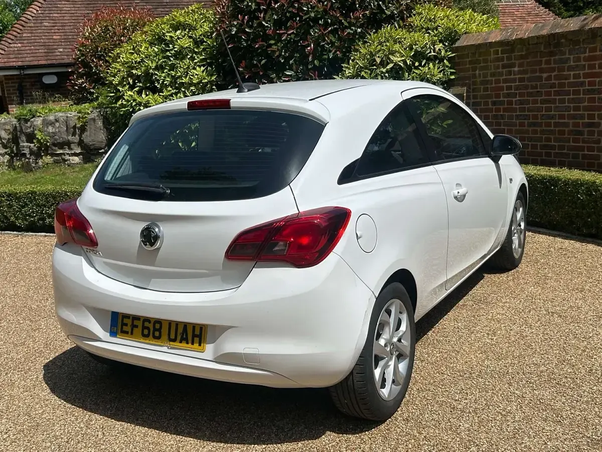Used Vauxhall Corsa 90 HP (66 kW) 2019 White Hatchback