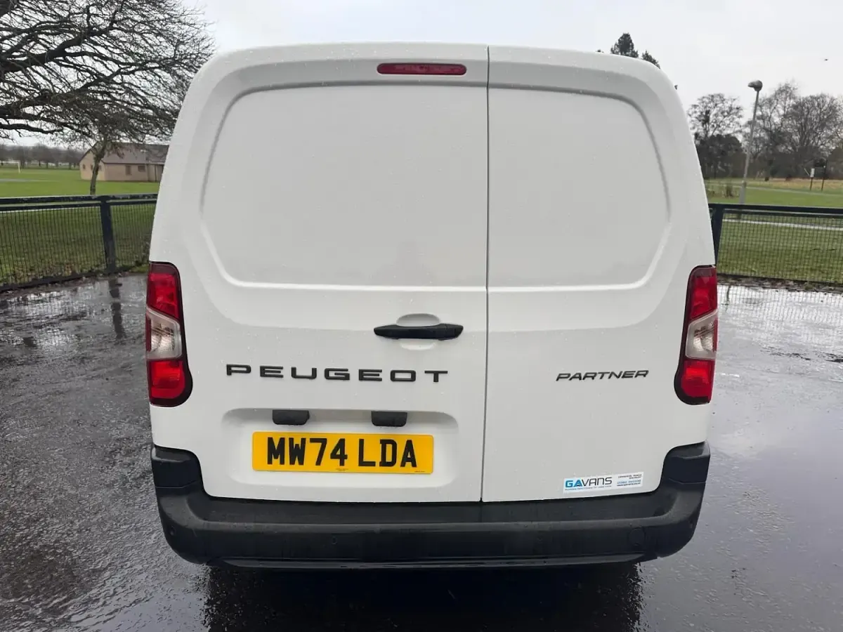 Used Peugeot Partner 131 HP (96 kW) 2024 White MPV