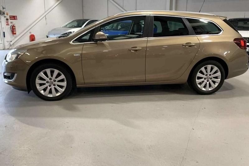 Used Vauxhall Astra Elite 165 HP (121 kW) 2014 Brown Estate