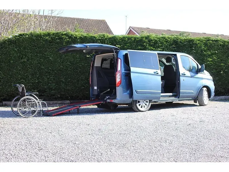 Begagnad Ford Tourneo Custom 130 HK (95 kW) 2019 Blå Van