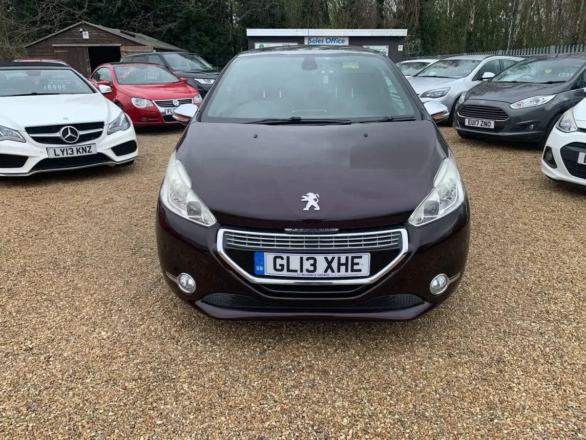 Used Peugeot 208 2013 Purple Hatchback