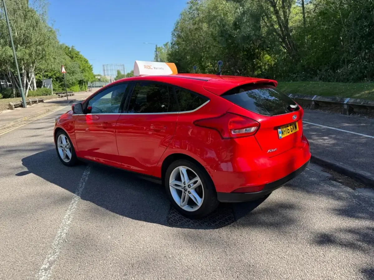 Usado Ford Focus Zetec 2016 Vermelho Citadino