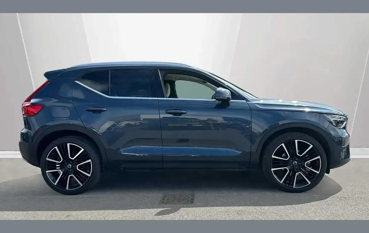 Used Volvo XC40 Ultra 194 HP (142 kW) 2025 Blue SUV