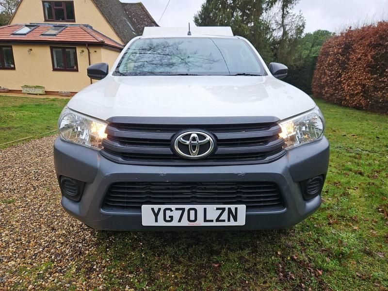 Used Toyota HiLux Active 150 HP (110 kW) 2020 White Pickup