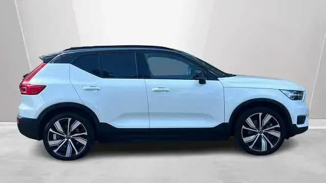 Used Volvo XC40 Pro 295 kW (402 HP) 2022 White SUV