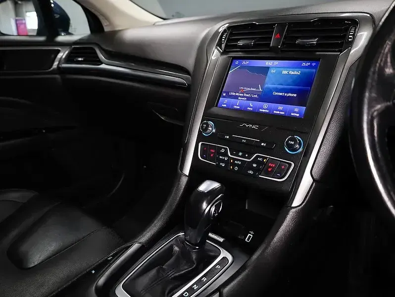 Used Ford Mondeo Titanium 188 HP (138 kW) 2020 Blue Estate