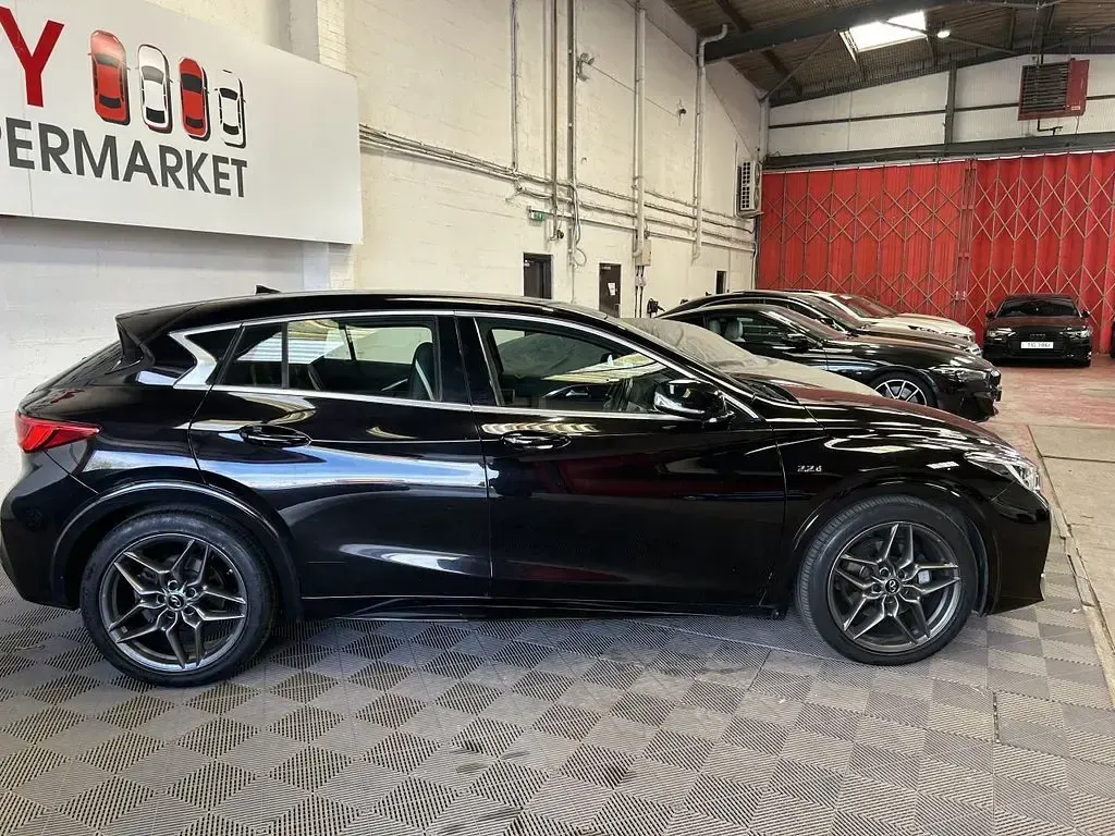 Used Infiniti Q30 Sport Tech 170 HP (125 kW) 2017 Black Hatchback