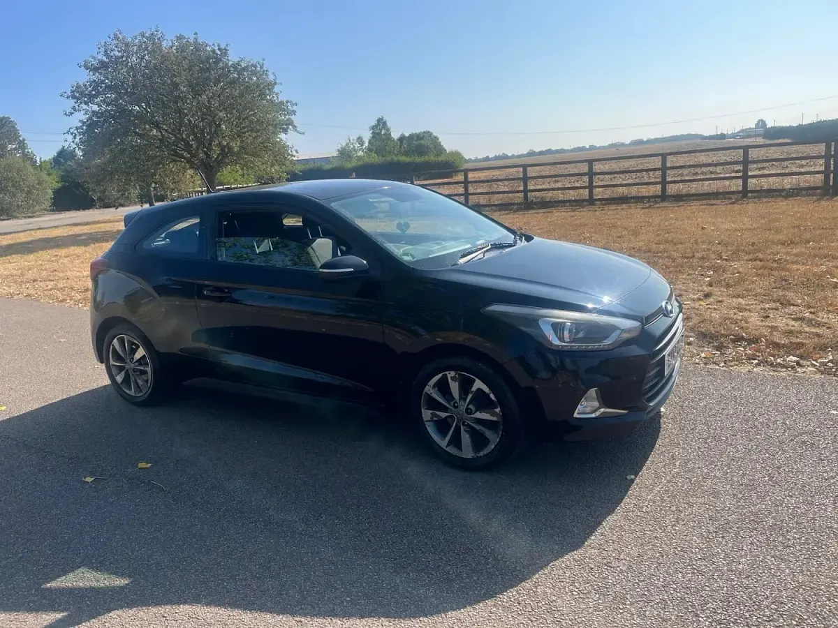 Used Hyundai i20 SE 82 HP (60 kW) 2017 Black Coupe