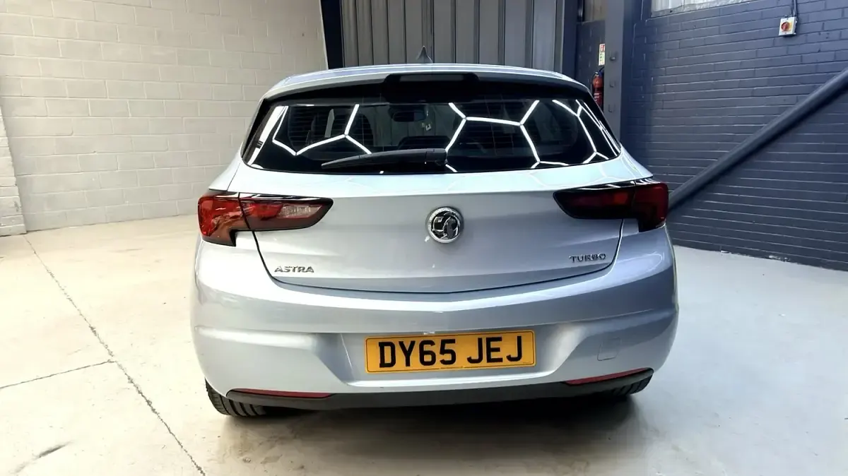 Used Vauxhall Astra SRi 150 HP (110 kW) 2016 Silver Hatchback