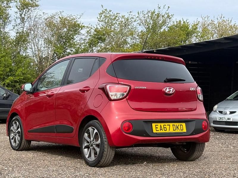Used Hyundai i10 Premium SE 87 HP (63 kW) 2017 Red Hatchback