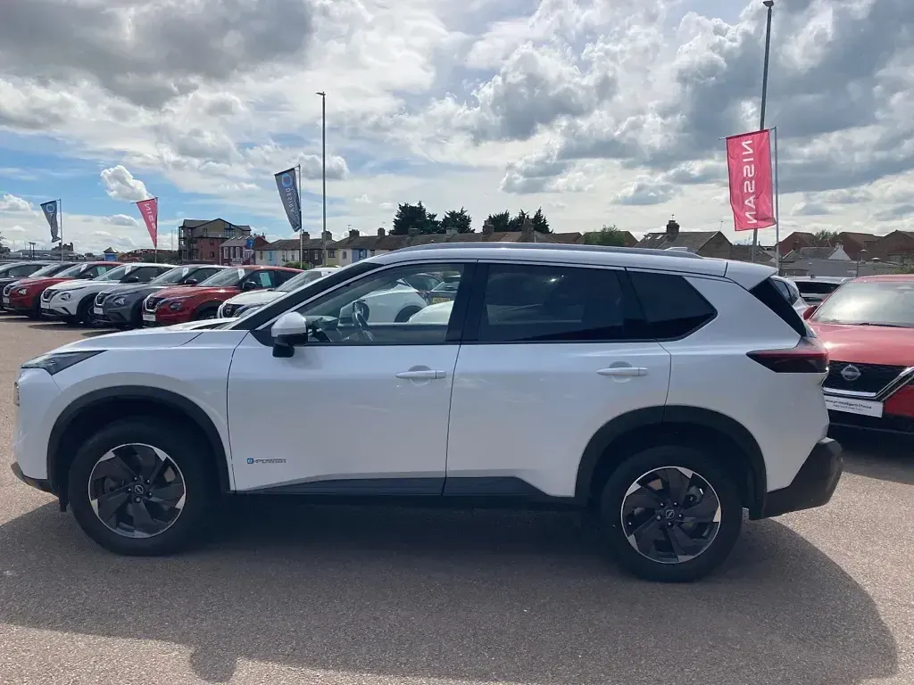 Used Nissan X-Trail N-Connecta 213 HP (156 kW) 2025 White SUV