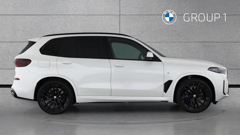 Używany BMW X5 M Sport 490 KM (360 kW) 2025 Biały SUV