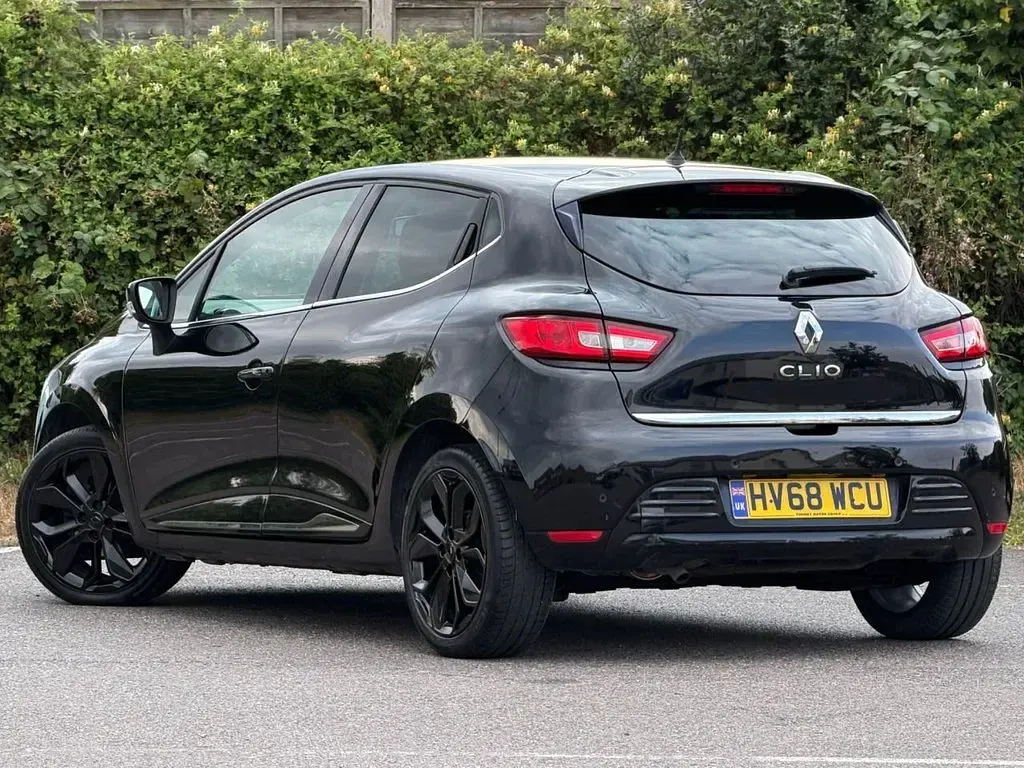 Used Renault Clio Iconic 90 HP (66 kW) 2018 Black Hatchback