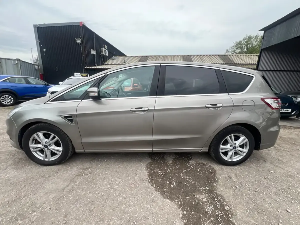 Begagnad Ford S-MAX Titanium 180 HK (132 kW) 2018 Silver Minibuss