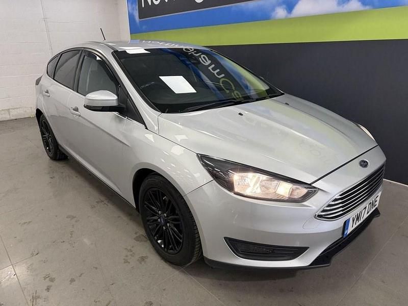 Used Ford Focus Zetec 120 HP (88 kW) 2017 Silver Hatchback