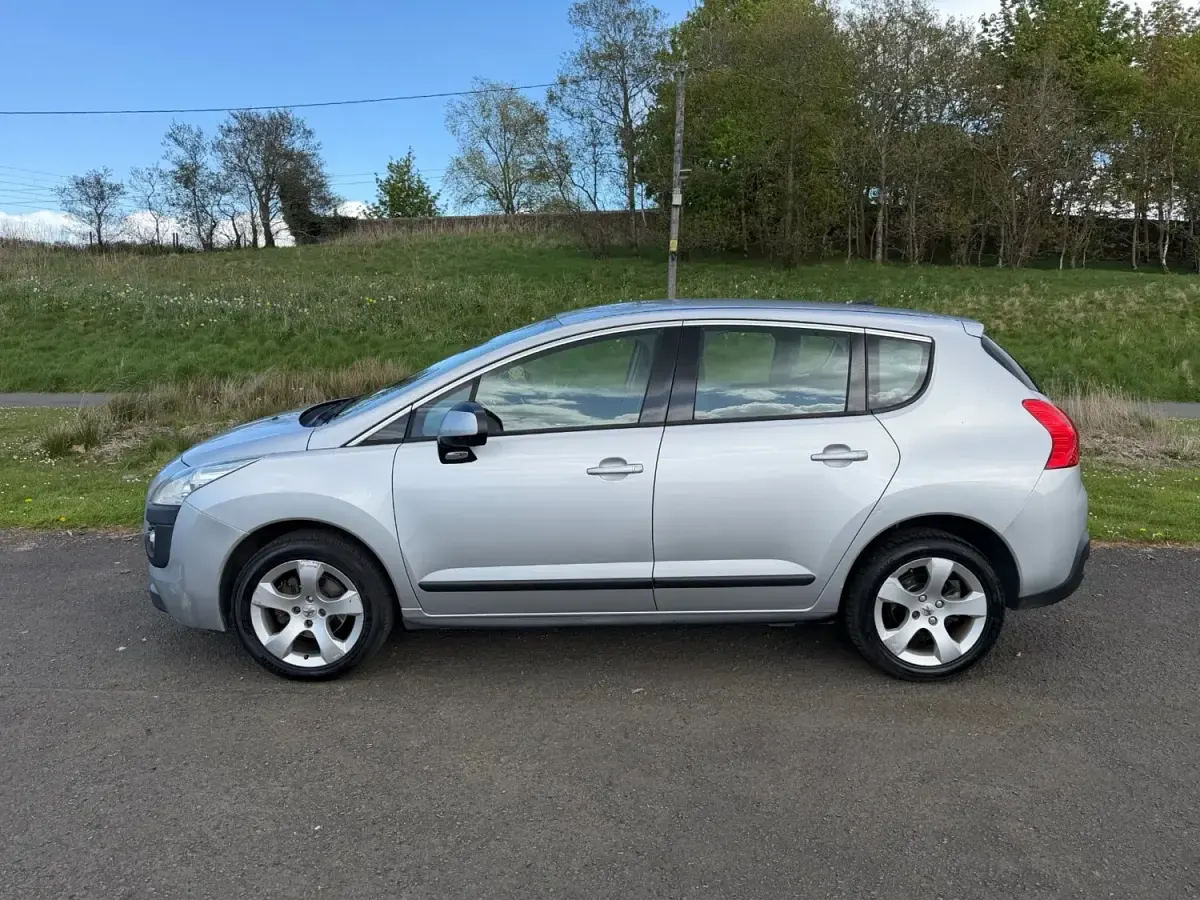 Second-hand Peugeot 3008 Active 113 CP (83 kW) 2012 Argintiu Break