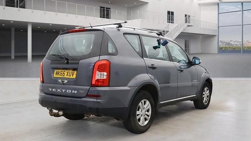 Used Ssangyong (KGM) Rexton 178 HP (130 kW) 2016 Grey SUV
