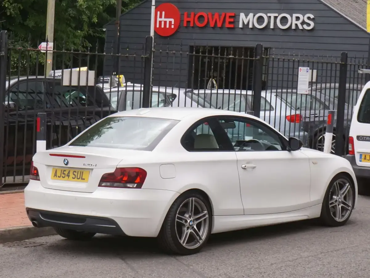 Used BMW 120 Coupé Sport Line 177 HP (130 kW) 2013 White Coupe