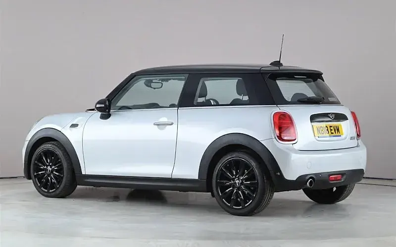 Używany Mini Cooper Hatch 136 KM (100 kW) 2018 Srebrny Hatchback