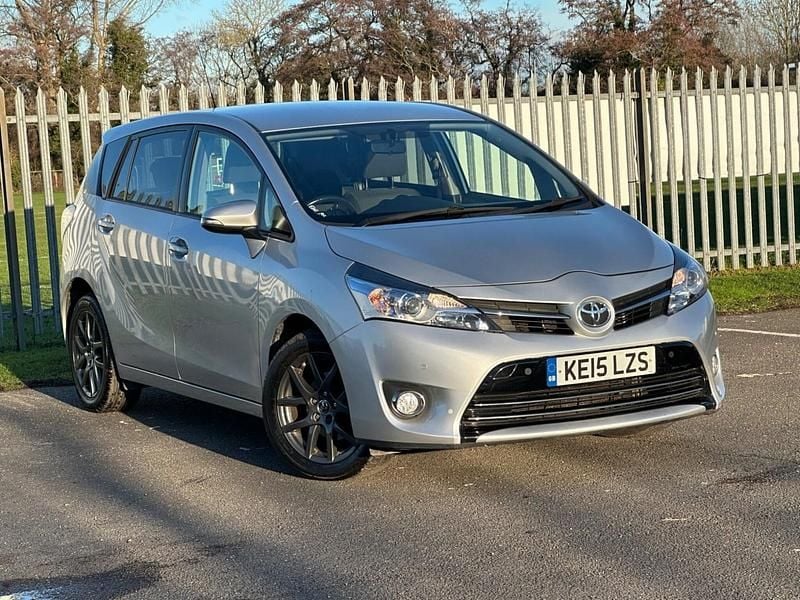 Silver Used 2015 Toyota Verso Trend MPV | £11,499 (Fair price) - Image 1/4