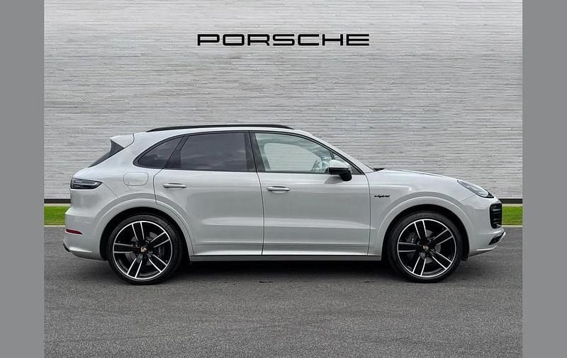 Used Porsche Cayenne Platinum Edition 462 HP (339 kW) 2023 Grey SUV