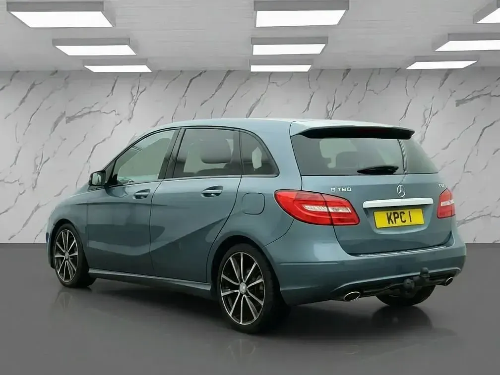 Begagnad Mercedes B180 109 HK (80 kW) 2012 Blå Minibuss