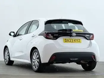 Used Toyota Yaris 116 HP (85 kW) 2023 White Hatchback
